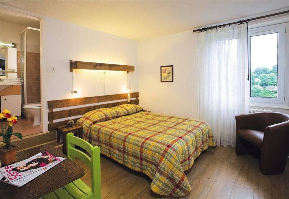 בסה-א-סנט-אנסטאיס Hotel Restaurant Le Clos מראה חיצוני תמונה