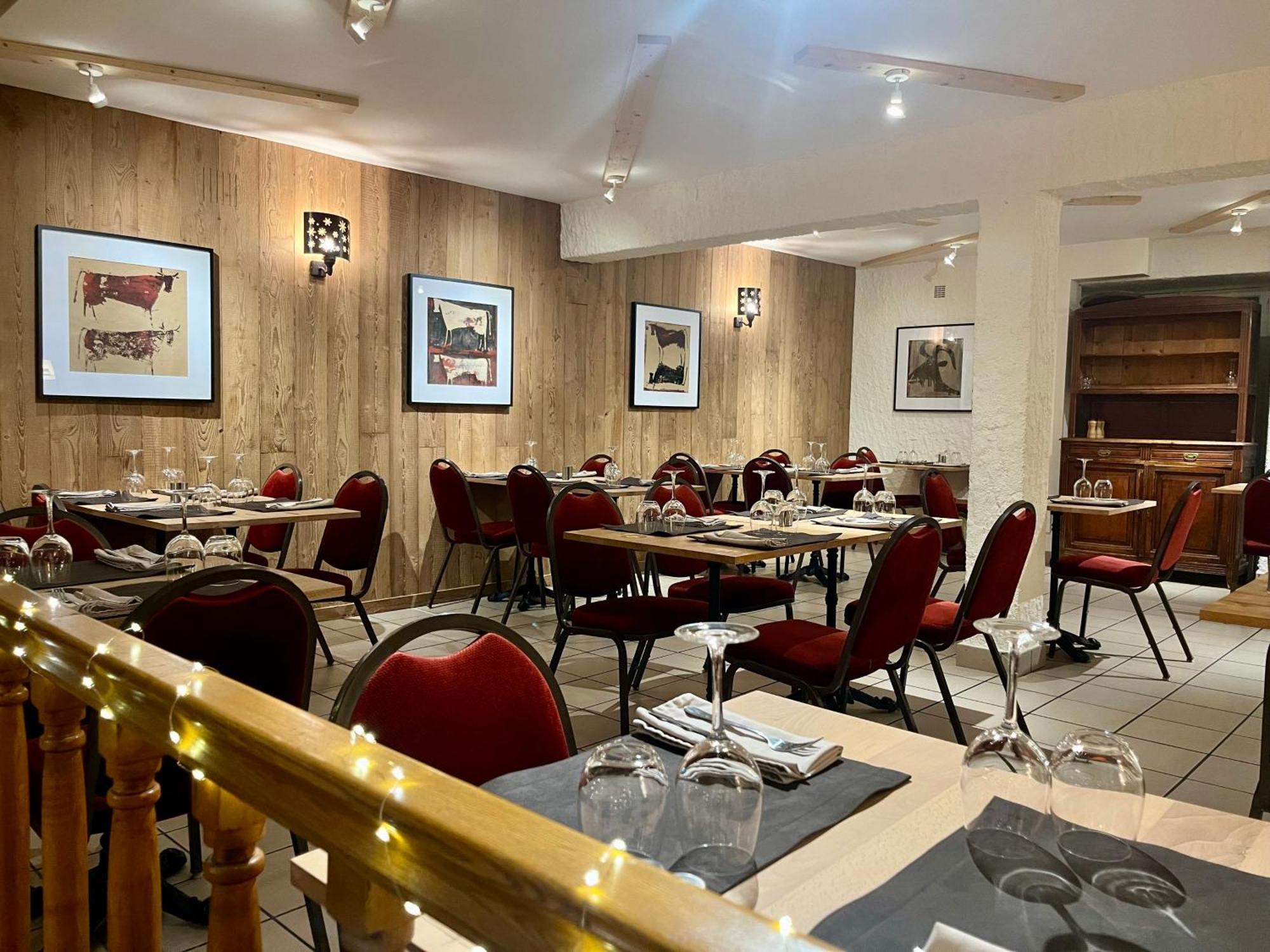 בסה-א-סנט-אנסטאיס Hotel Restaurant Le Clos מראה חיצוני תמונה