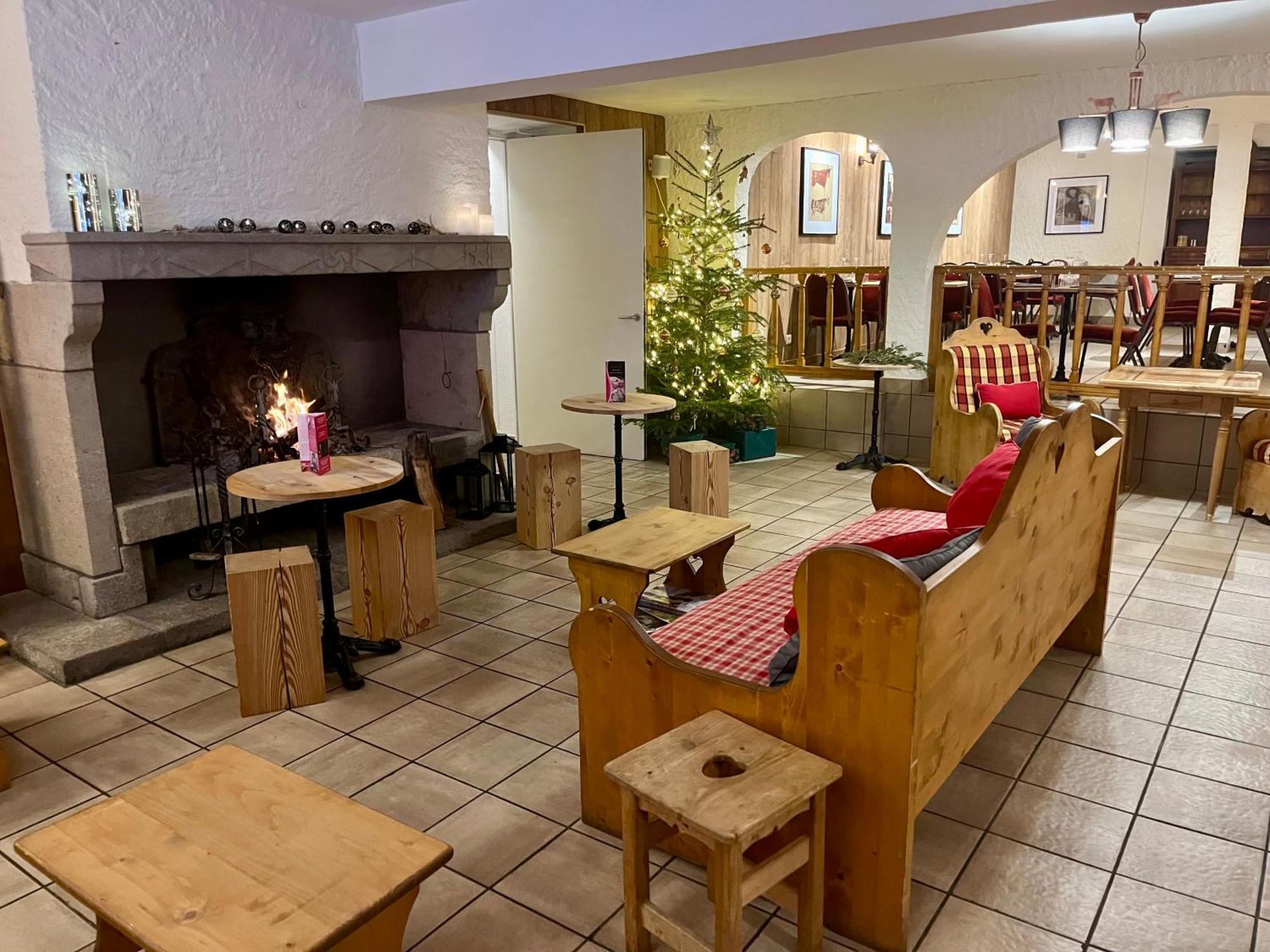 בסה-א-סנט-אנסטאיס Hotel Restaurant Le Clos מראה חיצוני תמונה