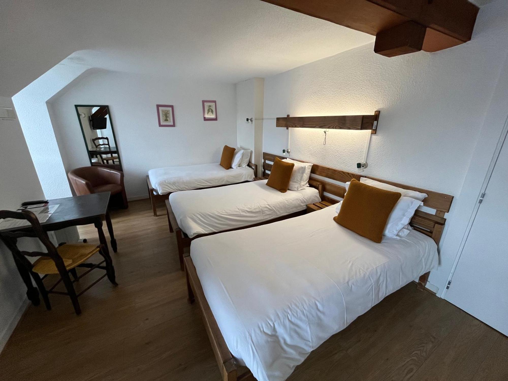 בסה-א-סנט-אנסטאיס Hotel Restaurant Le Clos מראה חיצוני תמונה