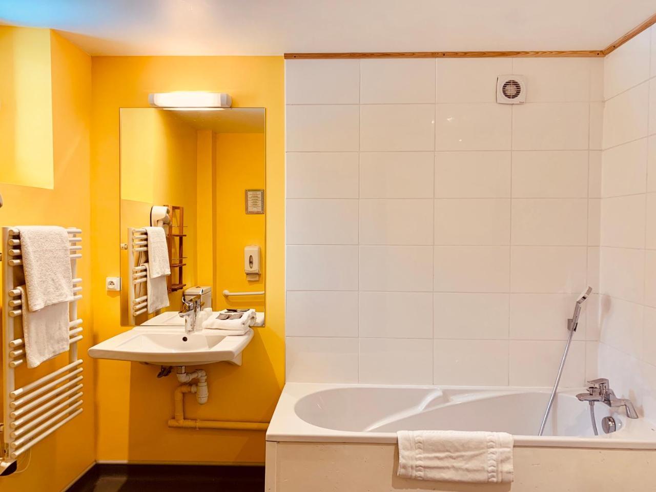 בסה-א-סנט-אנסטאיס Hotel Restaurant Le Clos מראה חיצוני תמונה